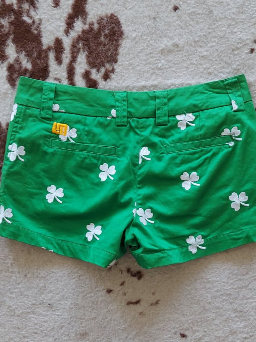 Loud mouth shorts
